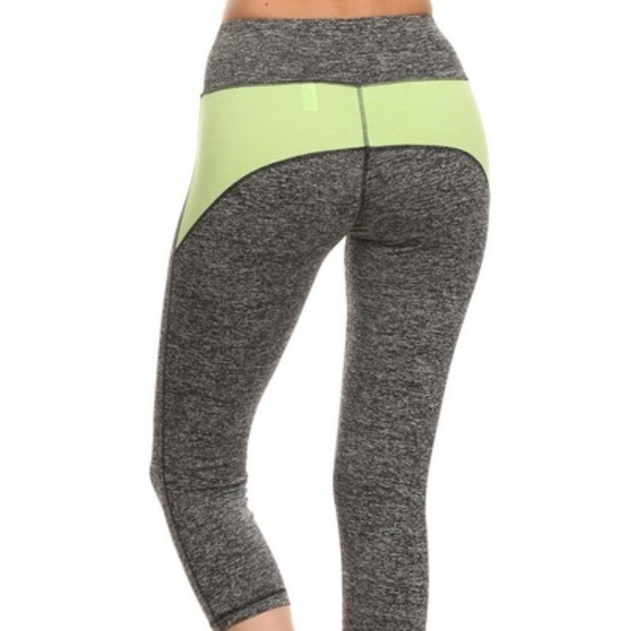 High Rise Seamless Capri Leggings - Picture 4 of 6